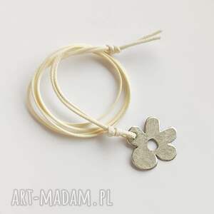 kwiat wisiorek alpaka, zmatowione, sznurek