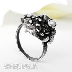 obrączki unda srebrny pierścionek z perłą słodkowodną, metaloplastyka srebro
