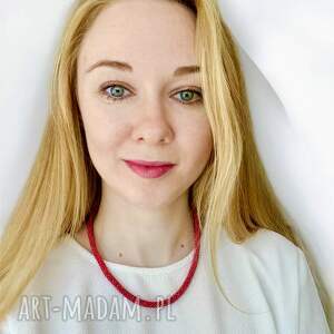 naszyjnik czerwony sznur koralikowy pleciony połyskujący prezent dla kobiety