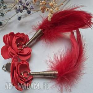 Klipsy czerwone kwiaty i pióra leciutkie, boho, roz