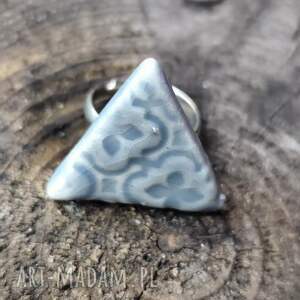 Pierścionek ceramiczny trójkątny regulowany handmade