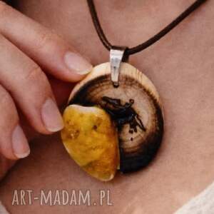 wisiorek bursztyn i dąb - żywioł ognia bursztynowego światła, amber, biżuteria