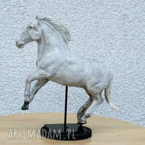 prezentacja wideo rzeźba konia r || biały koń