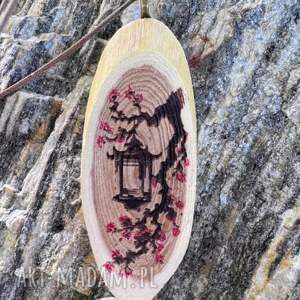 naszyjnik drewniany japoński lampion kwiaty wiśni natura, lekkość