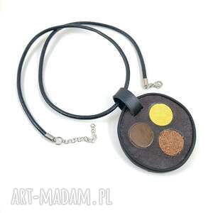 Duża okrągła z naturalnej skóry - brązowa zawieszka