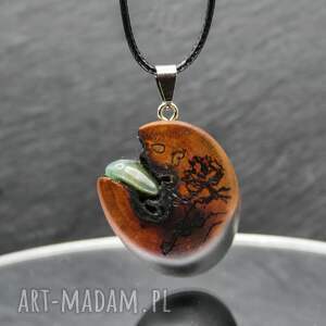 wisiorek wiśnia i chalcedon - pirografia, minerał, naturalne drewno