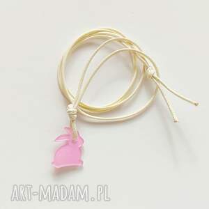 katarzyna kaminska zając wisiorek, sznurek, tworzywo sztuczne, oryginalny