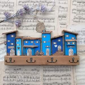 handmade wieszaki wieszak z domkami w niebieskich odcieniach