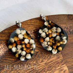 czarne kolczyki, kolczyki z prawdziwymi kwiatami, prawdziwe kwiaty