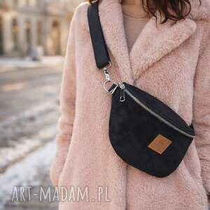 zamszowa torebko nerka czarna elegancka torebka