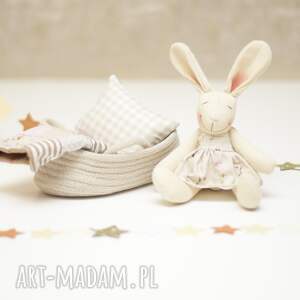 pomysł na prezenty święta Króliczek z Łóżeczkiem Koszem Prezent