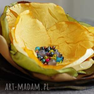 Elegancka broszka przypinka kwiatek do marynarki sukienki