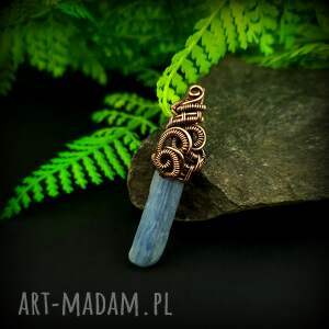 Prezent Wisiorek z kyanitem, wire wrapping, kyanit