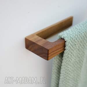 Samoprzylepny minimalistyczny drewniany wieszak na małe ręczniki