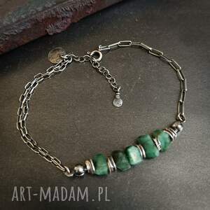 Szmaragdy i łańcuszki. Srebrna bransoletka. (szmaragd, srebro oksydowane, kamień naturalny, szmaragdowa )