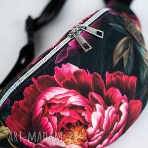Czarna sportowa nerka damska saszetka w kwiaty peonie DOTYK PEONII