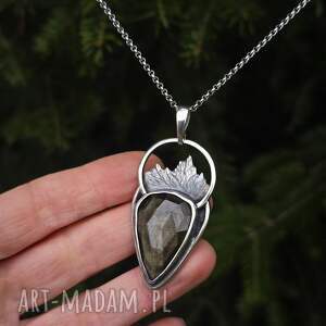 Srebrny wisior z górami i obsydianem, biżuteria górska
