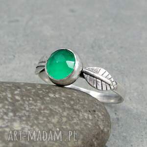 pierścionek listki z zielonym onyksem