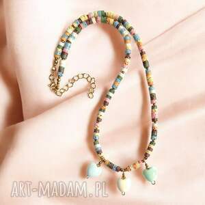 wiosenny naszyjnik z ceramicznymi serduszkami, wiosenna biżuteria