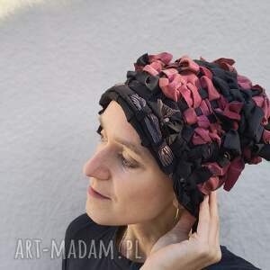 Czapka artystyczna - ręcznie wytkana na krośnie - róża, burgund