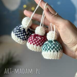 kocie motki ozdoby choinkowe, zawieszki, mini - czapeczki wełniane, zestaw 3 szt