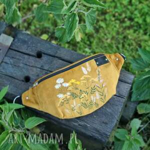 nerka musztardowa z haftem kwiatowa łąka haftowana torebka pojemna