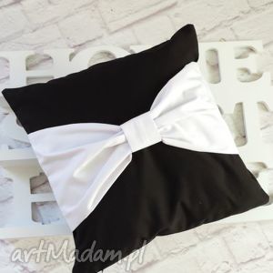 handmade poduszki poduszka dekoracyjna czarna z białą kokardą