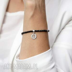 bransoletka z onyksu i srebra koniczynką good luck, elegancka biżuteria