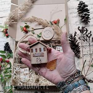 małe domki do powieszenia w jasnych kolorach no 1, prezent na święta ręcznie