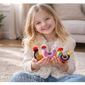 trzy kurki szydełkowe/ kolorowe kurczaki/ ozdoba świąteczna/ koszyczek