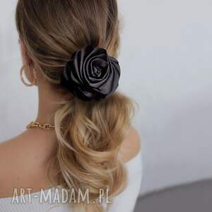 Prezent Czarna, na miniscrunchie, jedwabna róża