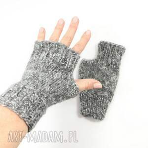 mitenki rękawiczki z jednym palcem robione na drutach włóczki w szarym