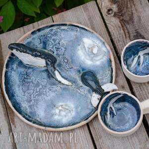 ręczne wykonanie ceramika komplet morski z waleniem - patera śr. 26 cm 2 kubki 220 ml