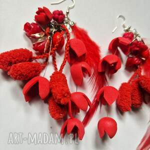 czerwone długie lekkie kolczyki bardzo bujne totalnie zwariowane zwracające