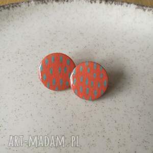 kolczyki sztyfty drewniane kolorowe pomarańczowe w abstrakcyjny wzór