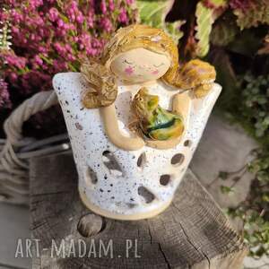 Ceramiczny lampion anioł z kotem - rękodzieło