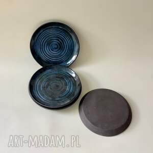 ręczne wykonanie ceramika talerze z ciemnej gliny ręcznie robione