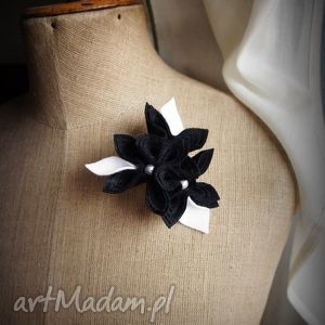 black white, broszka, czarny, biały, kwiaty urodziny prezent