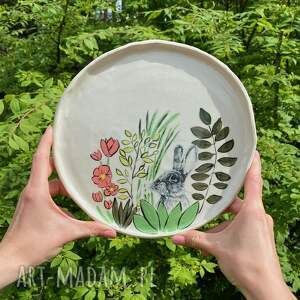 handmade ceramika talerz ceramiczny zając w ogrodzie