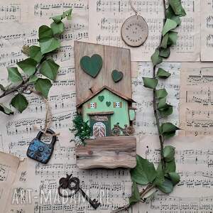 rustykalny wieszak z zielonym domkiem no 2, pomysł na prezent, klucze