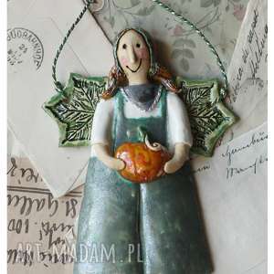 ręczne wykonanie ceramika aniołek z dynią