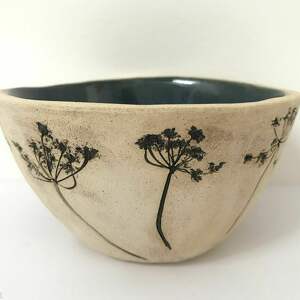 miseczka z roślinkami naturalne dodatki ceramika artystyczna miska ceramiczna