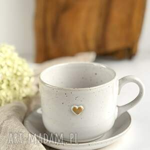 kubek / duża filiżanka biała ze spodkiem ręcznie robiona 350 ml - piegi z sercem