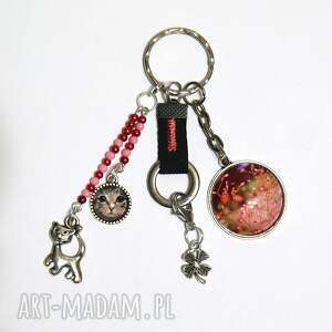 Breloczek z kotem tygryskiem i koniczynką handmade