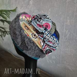 Czapka sztuczne futro połączone z materiałem trochę w marokańskim