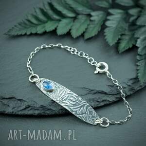 bransoletka łańcuszek z kwiatowym wzorem i kyanitem, niebieskim