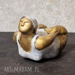 Prezent - Marysią - rzeźba z gipsu, czas relaksu