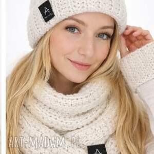 Komplet Ciepły Szal i robiony ręcznie na szydełku ecru, czapka