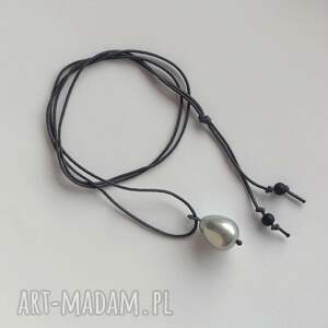 katarzyna kaminska okrąg wisiorek, srebro, sznurek, koralik