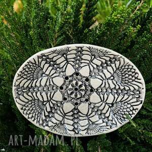 Ceramiczna mydelniczka z koronką handmade do łazienki